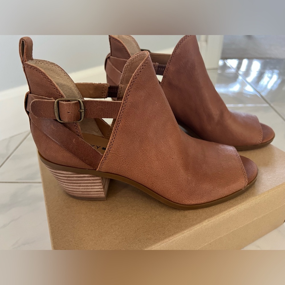 Stylish Brown Women's Heeled Sandals
